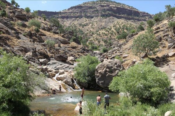 Teröristlerin gezdiği bölgelerde artık çocuklar yüzüyor