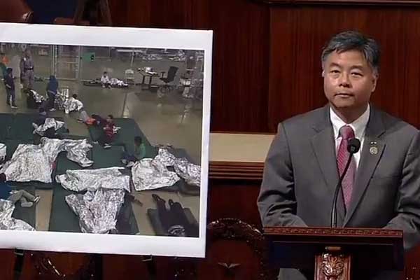 Trump'a ailelerinden ayrılan göçmen çocukların ağlama sesleri dinletildi
