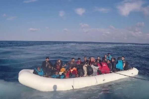 Seferihisar açıklarında 91 kaçak yakalandı