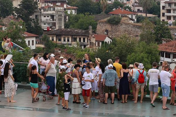 'Antalya'ya bir günde 79 bin yabancı turist geldi'