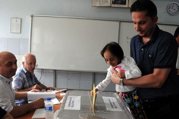 Türkiye'nin en kısa boylu kadını oyunu kullandı