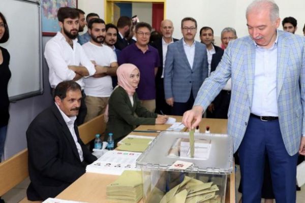 Mevlüt uysal oyunu Başakşehir’de kullandı