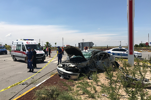 Konya'da iki otomobil çarpıştı