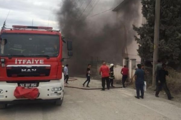 Kocaeli'de okulun yakıt tankı, değişim sırasında alev aldı
