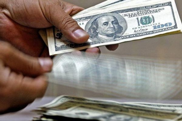 Dolar, güne 4.67'den başladı