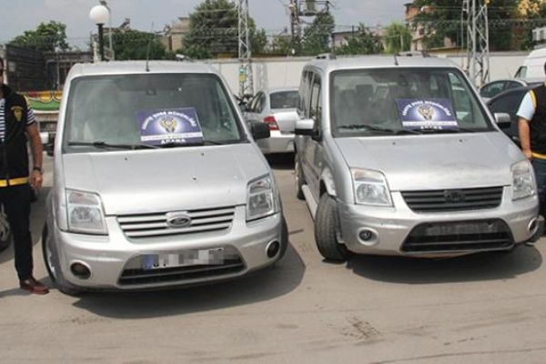 Adana'da kaza yaptı, yedek parça için araç çaldı