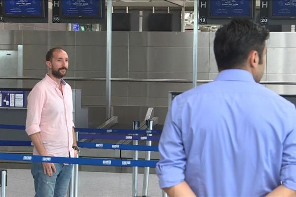 Kahraman polisler, havalimanında çalışmaktan vazgeçmiyor