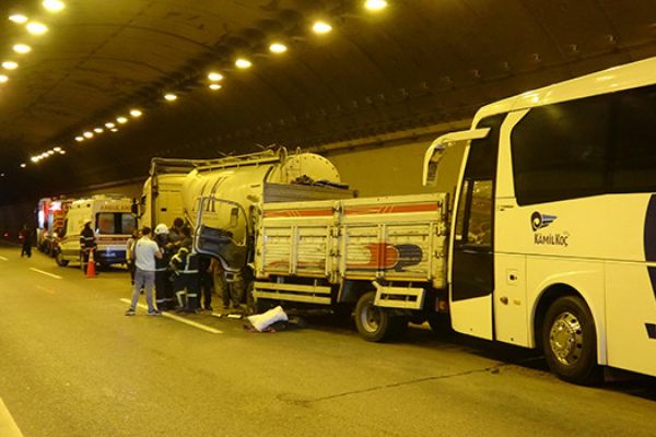 TEM Otoyolu'nda zincirleme kaza: 1 kişi yaralandı