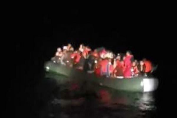 İzmir'de 63 göçmen yakalandı!