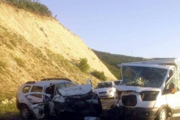 Bingöl'de kamyonet ile otomobil kafa kafaya çarpıştı: 2 ölü, 1 yaralı