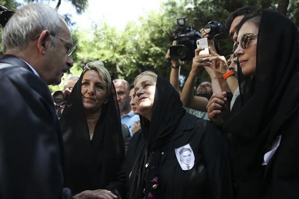 Kılıçdaroğlu İstanbul'da cenaze törenine katıldı