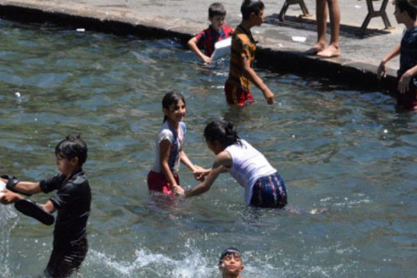 Diyarbakır'da termometre 52 dereceyi gösterdi!