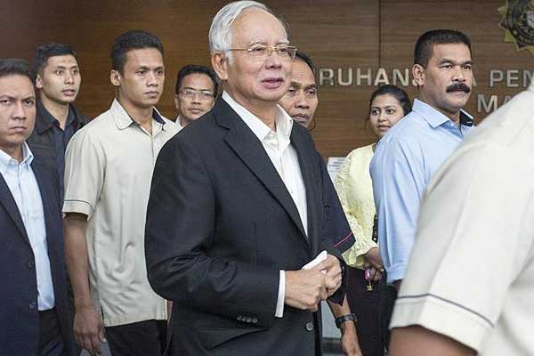 Malezya'da eski Başbakan Necip Rezak gözaltına alındı