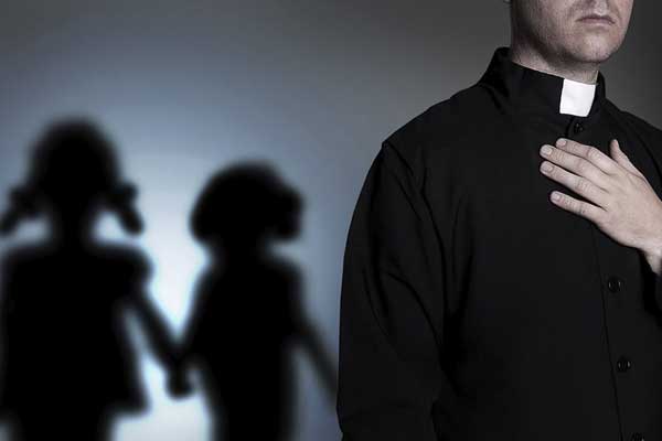 Başpiskopos, bir papazın çocuk istismarını örtbas etmekten hüküm giydi