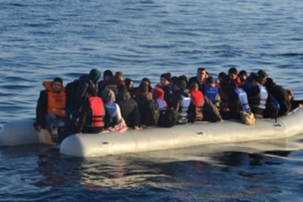 Çeşme açıklarında 49 kaçak göçmen yakalandı