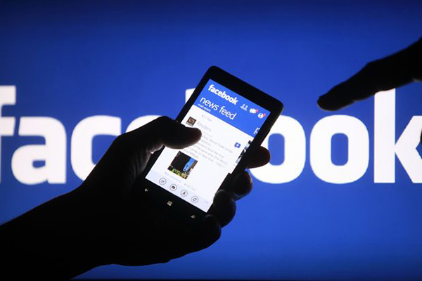 Facebook üç uygulamasına son veriyor