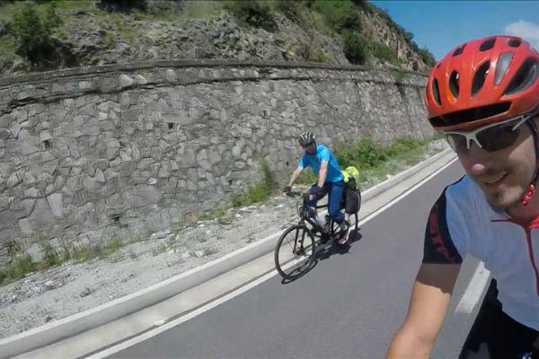 Pedal çevirerek hacca gidiyorlar