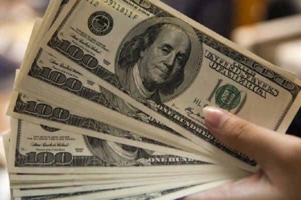 Dolar, yeni güne 4.67'den başladı