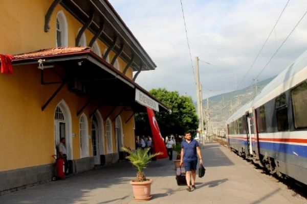 103 yıllık tarihi İskenderun Garı hızlı treni bekliyor