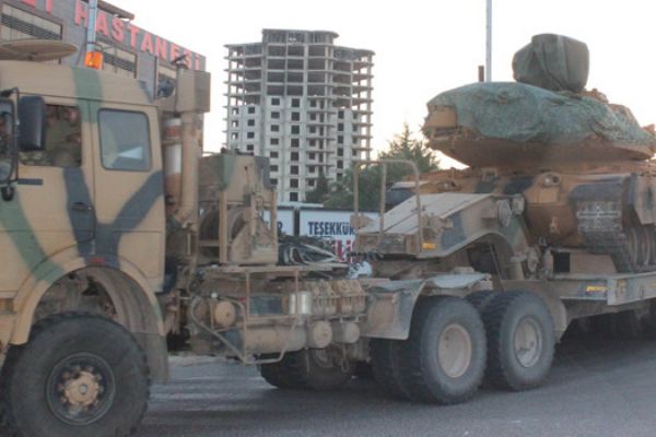 Münbiç ile Tel Rıfat sınırına askeri sevkıyat