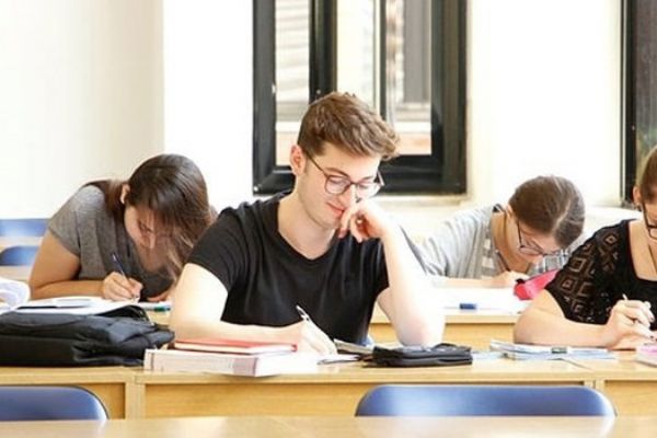 YKS tercih kılavuzu 2018 indir | Ön lisans ve Lisans programları! Üniversite kontenjanları!