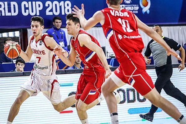 Milliler çeyrek finalde