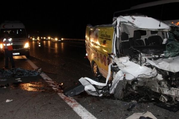 Düzce TEM otoyolunda feci kaza 1 ölü 1 yaralı