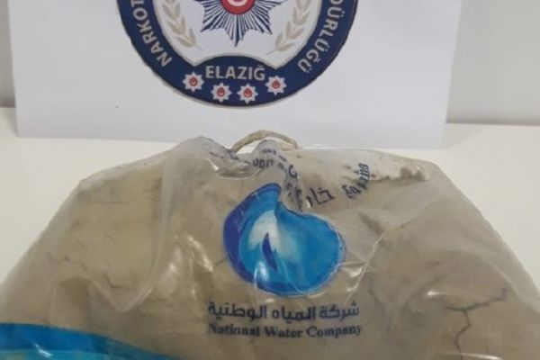 Narkotik köpeği, zuladaki toz esrarı buldu