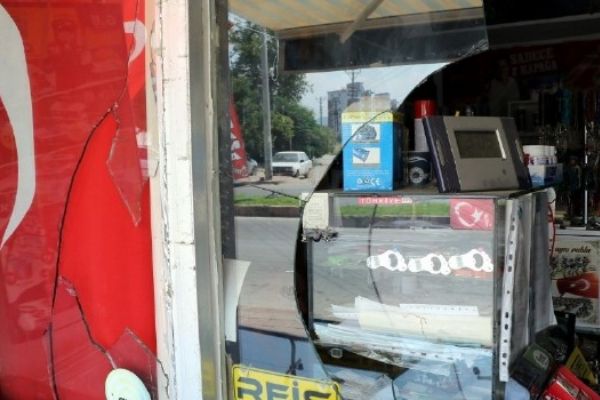 Türk bayrağı asılı markete saldırıya 3 tutuklama