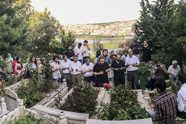 Şair Erdem Bayazıt kabri başında anıldı