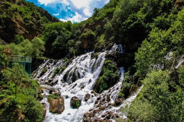 Tomara Şelalesi'nde büyüleyici görüntüler