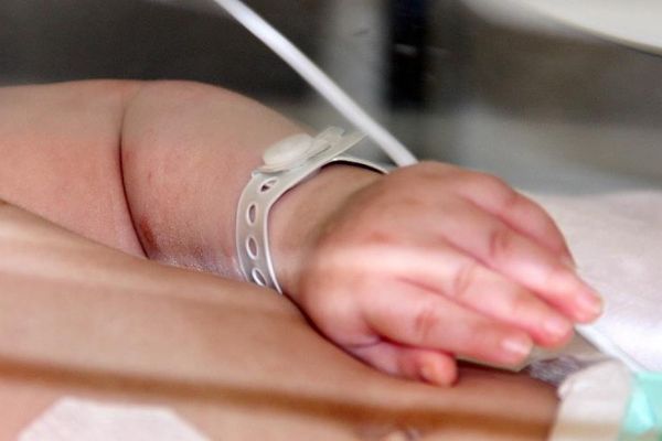 Yeni doğan bebek için artık nüfus müdürlüğüne gidilmeyecek