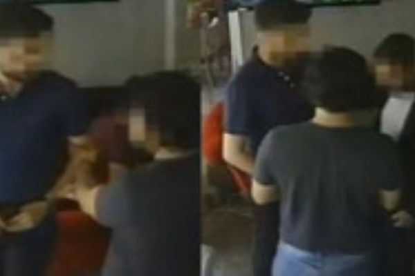 Polis ev sahibini dolandırdı