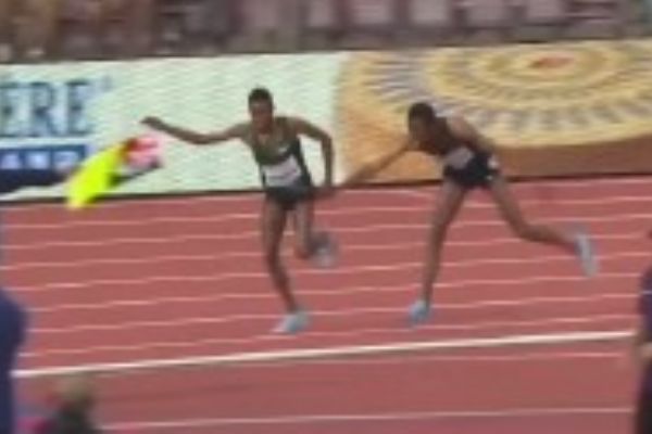 Yarışta skandal! Rakibini böyle durdurdu