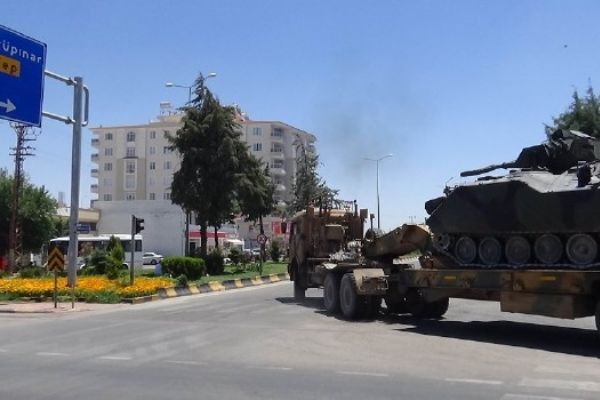 Münbiç ile Tel Rıfat sınırına mekanize birlikleri gönderildi