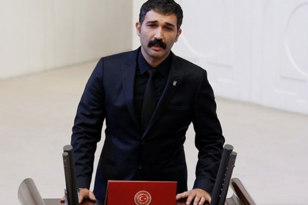HDP'li Barış Atay'a Meclis'te prostesto