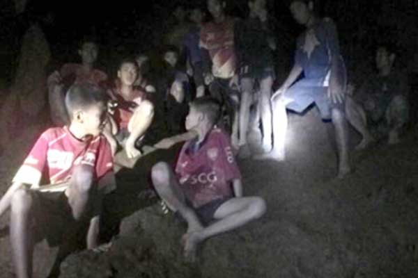 Tayland'da mağaradaki kurtarma operasyonu başladı