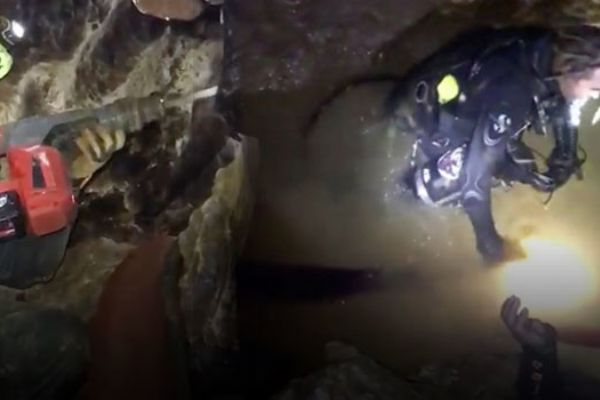 Tayland'daki mağarada mahsur kalan çocuklardan 6'sı kurtarıldı