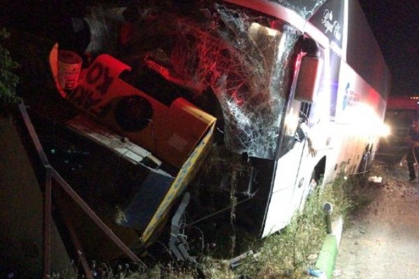 Afyonkarahisar'da trafik kazası, 2 ölü 3 yaralı