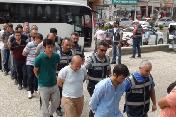 Darbeci askerlere destek için dua ve SMS gönderen FETÖ üyelerine hapis cezası