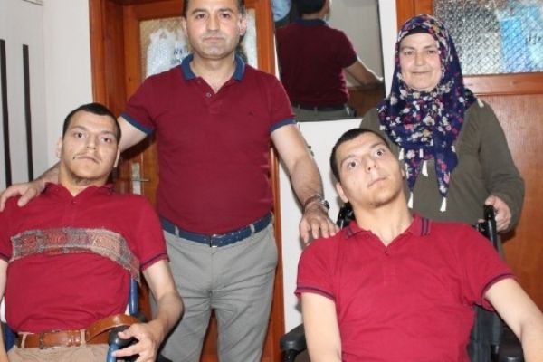 24 yıl engelli çocuklarına baktı bir kere 'of' demedi