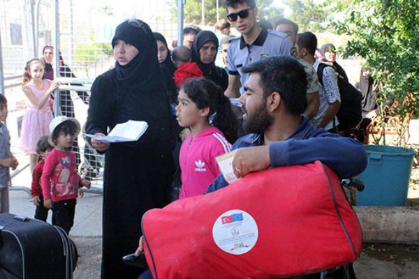 30 bin Suriyeli Türkiye'ye dönüş yaptı