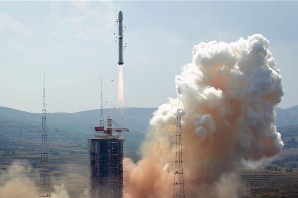 Çin yeni navigasyon uydusunu uzaya fırlattı