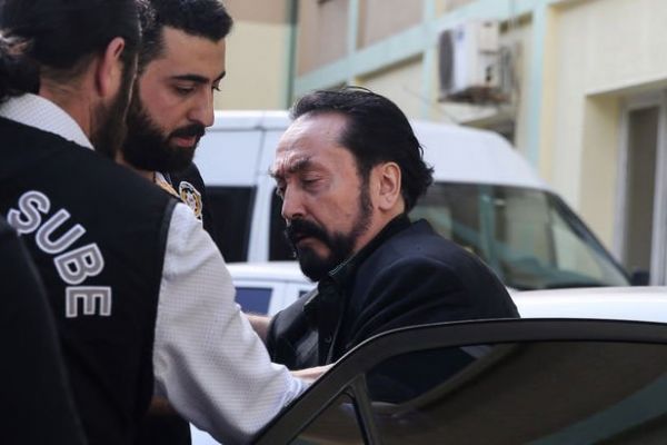 Adil Serdar Saçan, Adnan oktar operasyonu değerlendirdi
