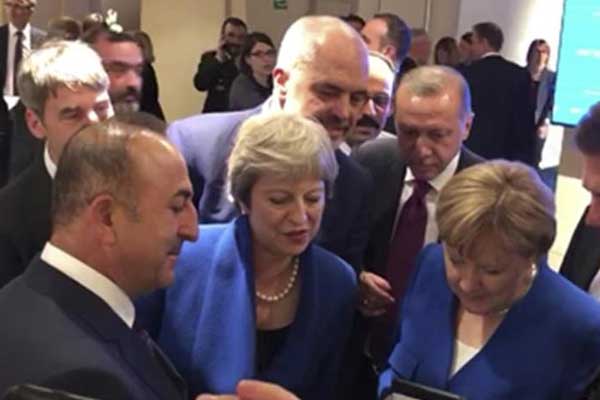 NATO zirvesinde liderler Hırvatistan-İngiltere maçını takip etti