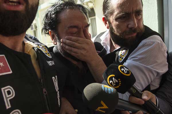 Adnan Oktar'a operasyon havadan böyle görüntülendi