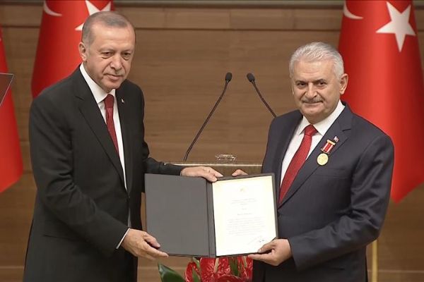 Cumhurbaşkanı Erdoğan, Yıldırım'a Şeref Madalyası tevcih etti