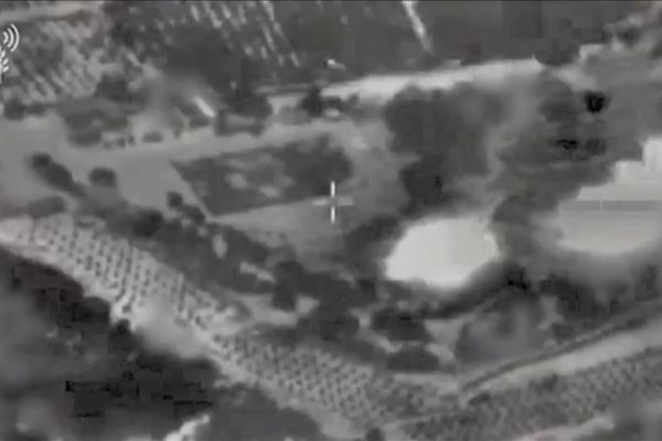 İsrail Gazze'yi yine vurdu