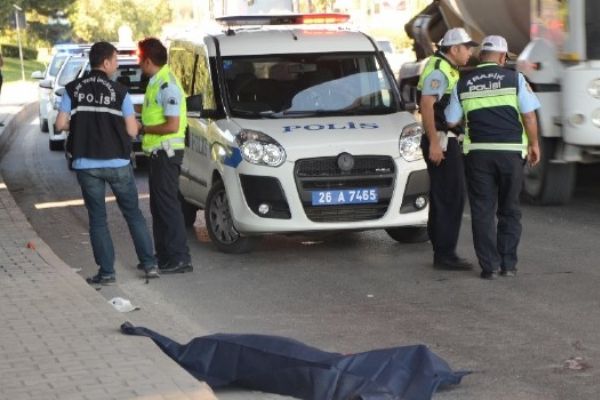 Yolun karşısına geçmek isteyen yaşlı adam hayatını kaybetti