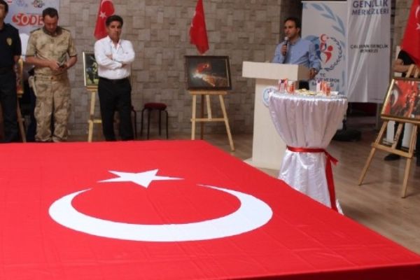 Çaldıran ilçesinde 15 Temmuz resim sergisi açıldı